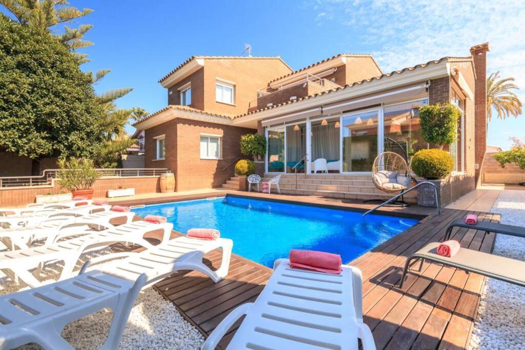 VILLA WINE EXPERIENCE Cambrils - Wine, Art&Games Exterior foto