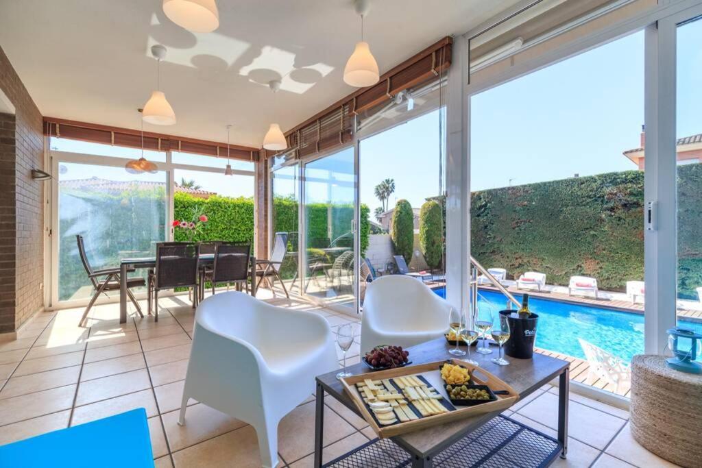 VILLA WINE EXPERIENCE Cambrils - Wine, Art&Games Exterior foto